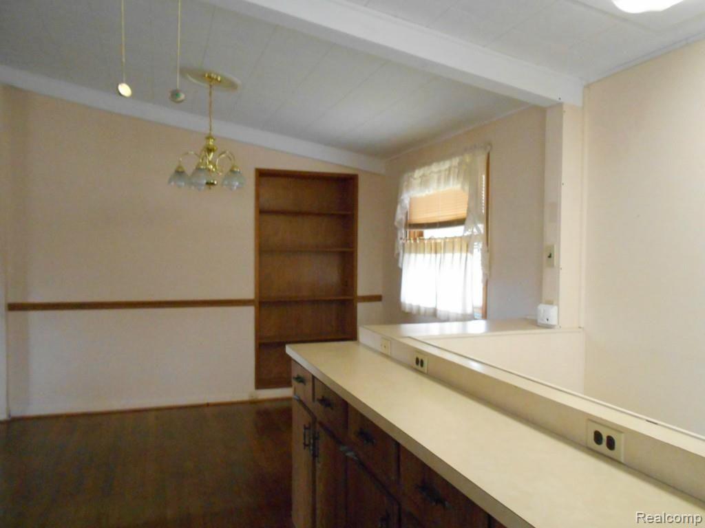 15749 Selwyn Road Southgate, MI 48195 - Photo 10 of 20 another view kitchen.jpg