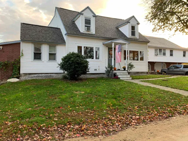 $2,600 | 293 Bear Hill Road, Unit 1, Loudon, NH 03307