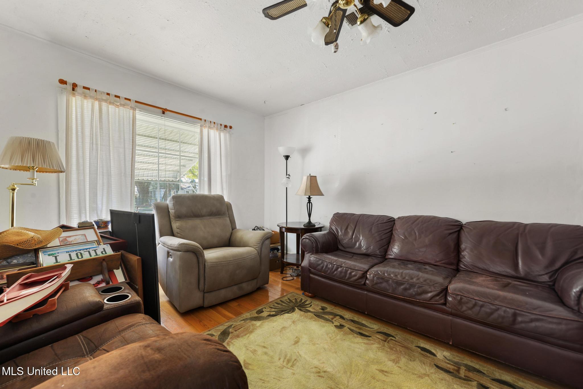 1772 Pass Road Biloxi, MS 39531 - Photo 4 of 21 004