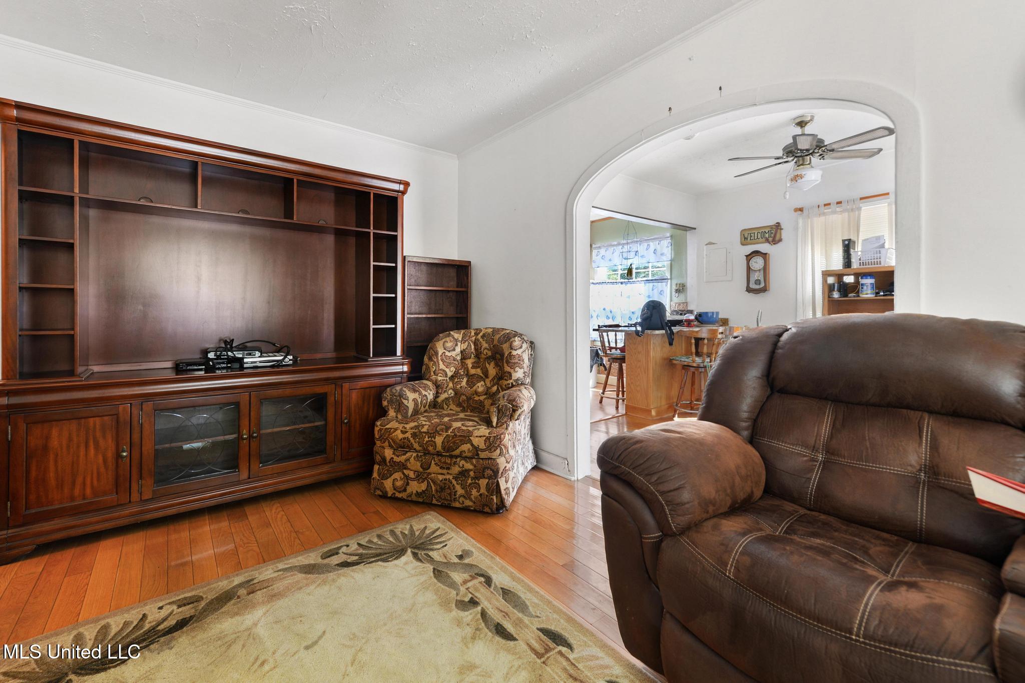 1772 Pass Road Biloxi, MS 39531 - Photo 5 of 21 005