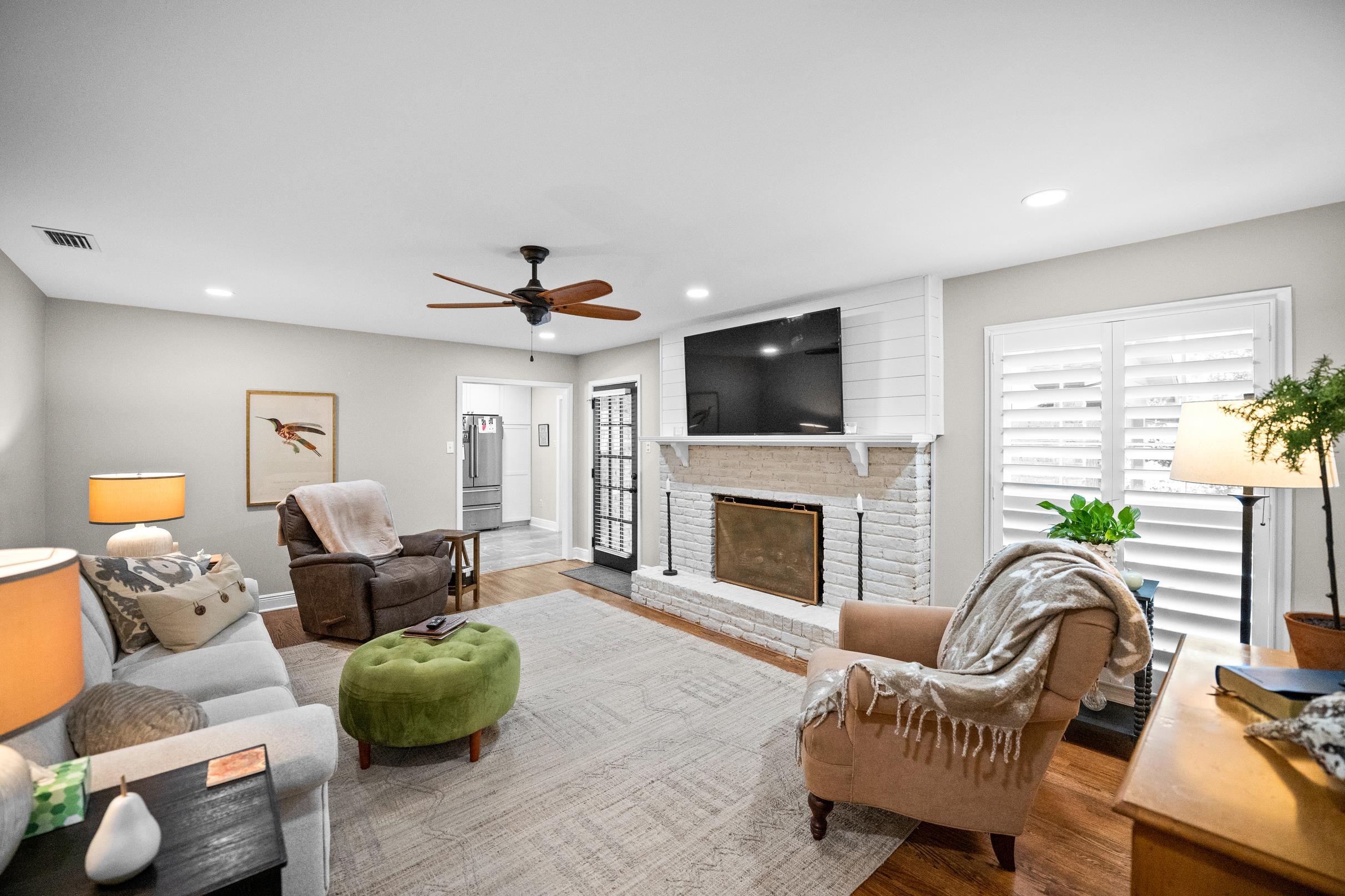 522 General Gibson Drive Daphne, AL 36527 - Photo 4 of 45 Living Room