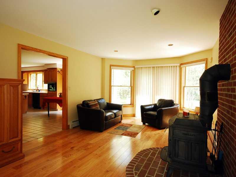 38 Old Shipyard Road Yarmouth, ME 04096 - Photo 14 of 34 Den/Family/Great Room.