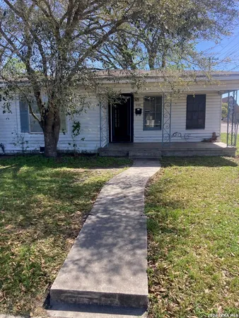 $1,400 | 2101 East Trinity Street, Victoria, TX 77901