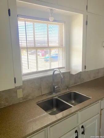 $1,400 | 2101 East Trinity Street, Victoria, TX 77901