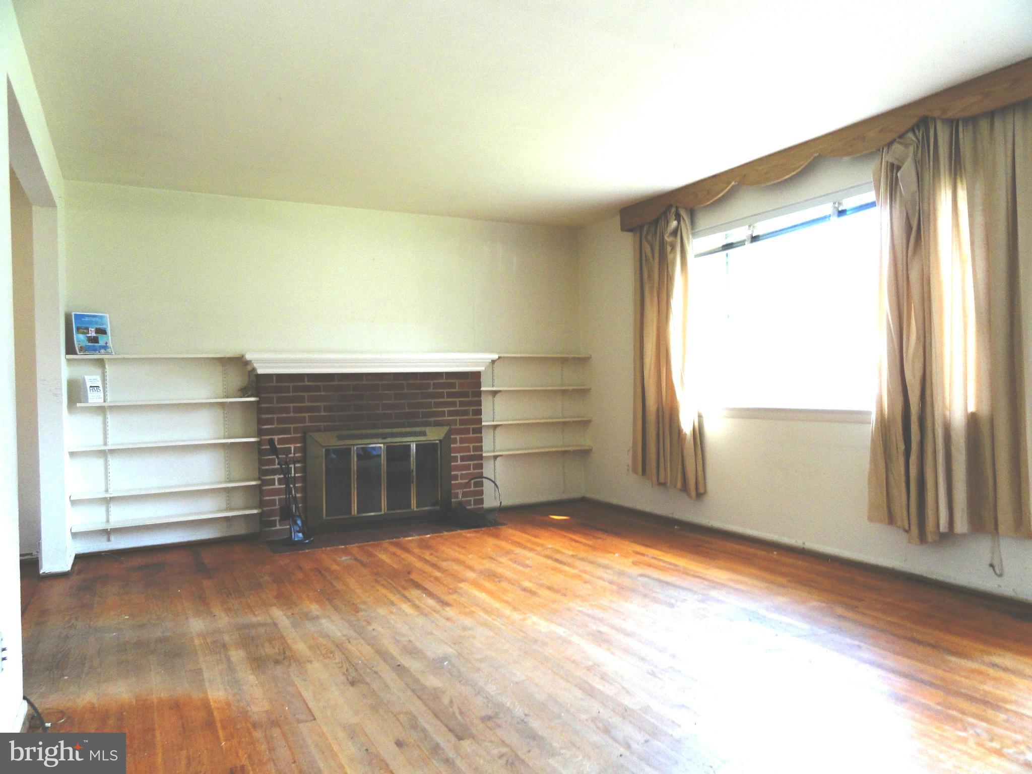 7322 Jervis Street Springfield, VA 22151 - Photo 2 of 23 Living Room