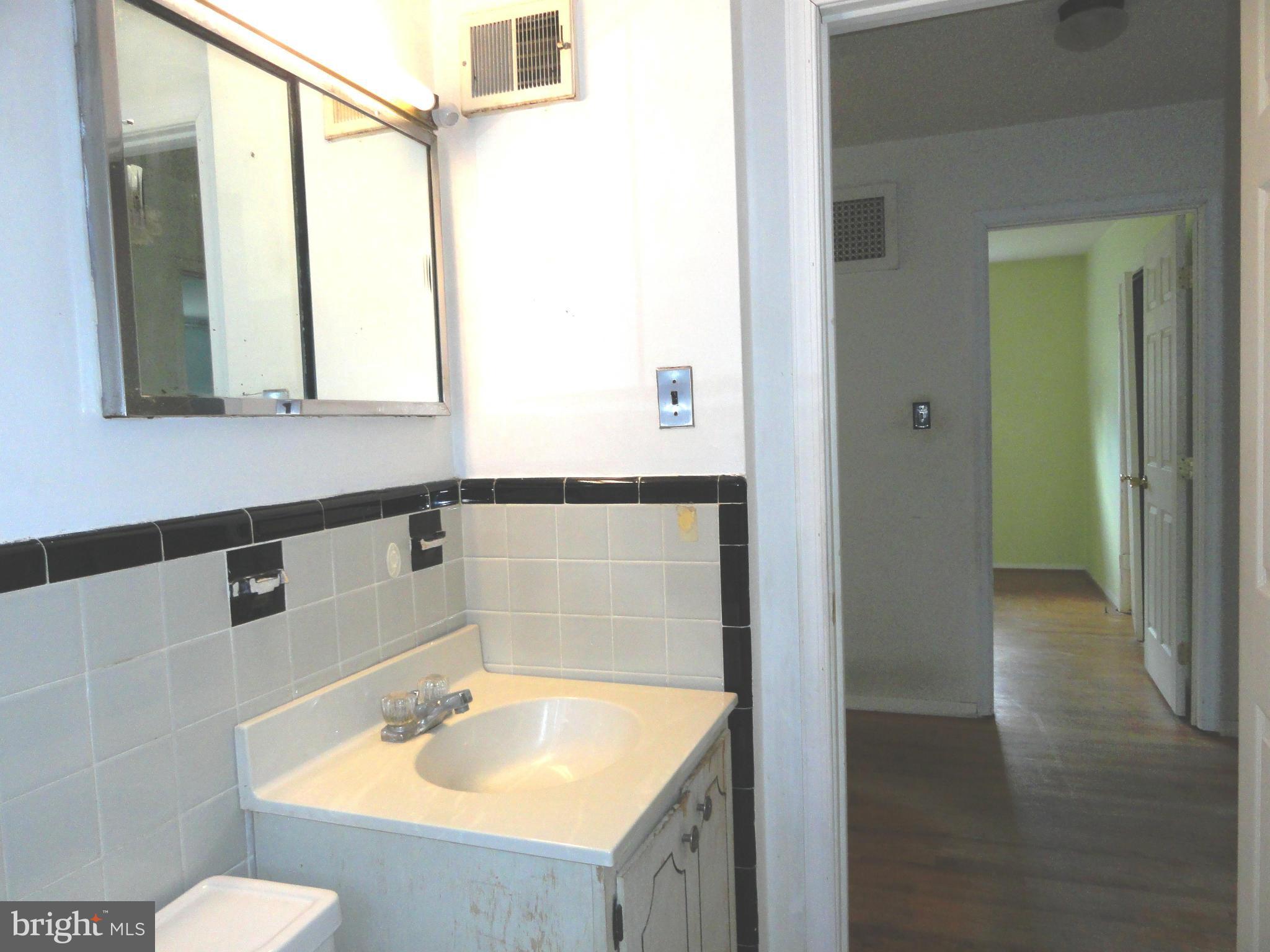 7322 Jervis Street Springfield, VA 22151 - Photo 12 of 23 Bath