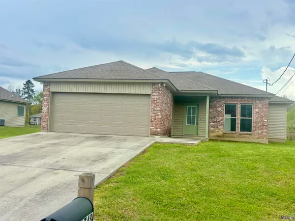 $1,750 | 10748 Cheryl Drive, Denham Springs, LA 70706