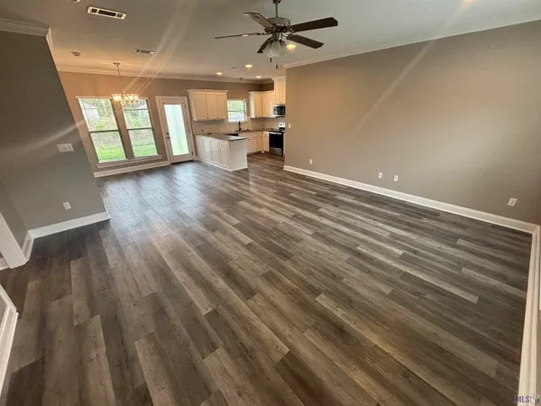 $1,750 | 10748 Cheryl Drive, Denham Springs, LA 70706
