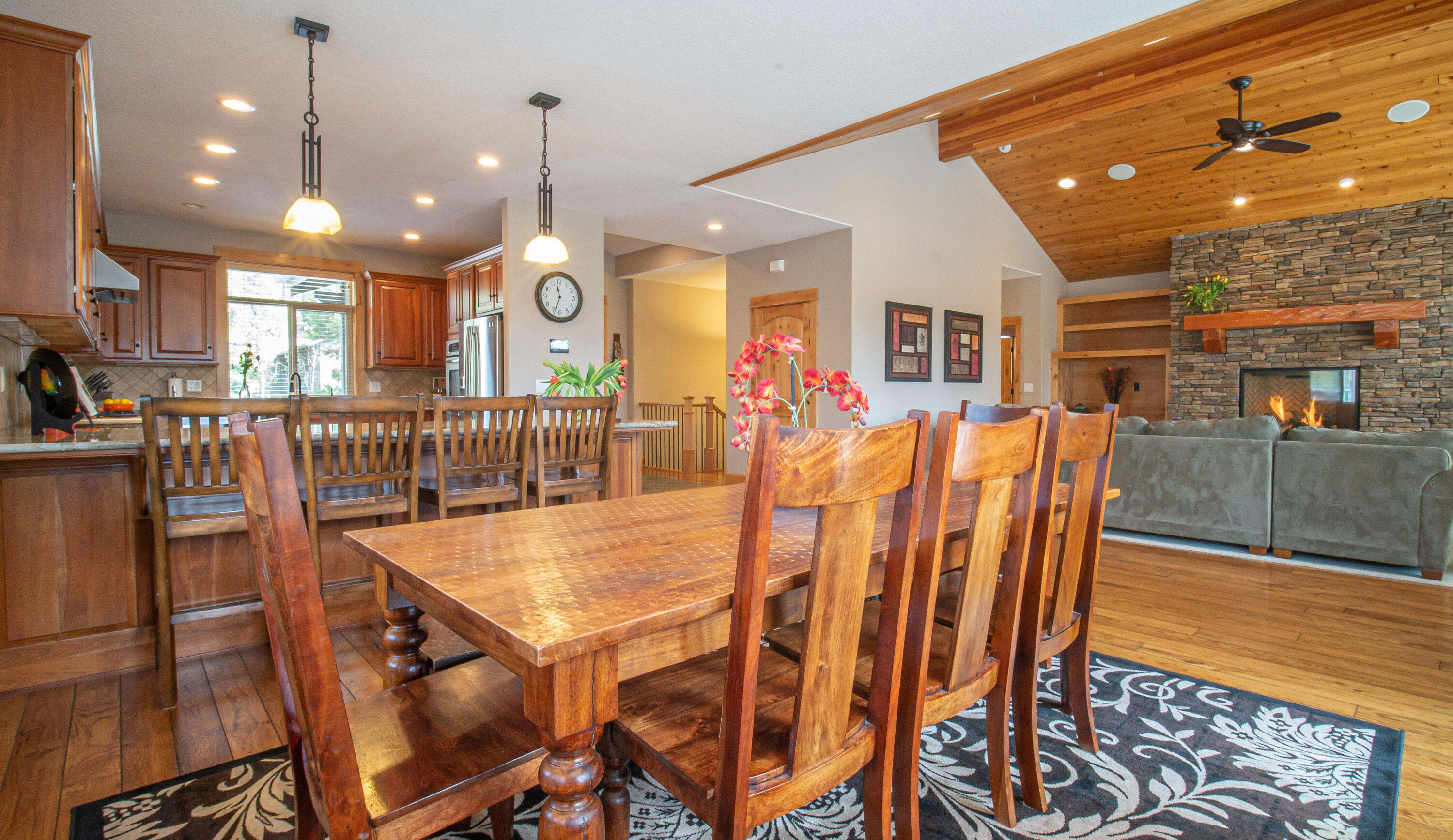 18177 Oregon Loop Sunriver, OR 97707 - Photo 3 of 34 Dining/Kitchen/Great Room