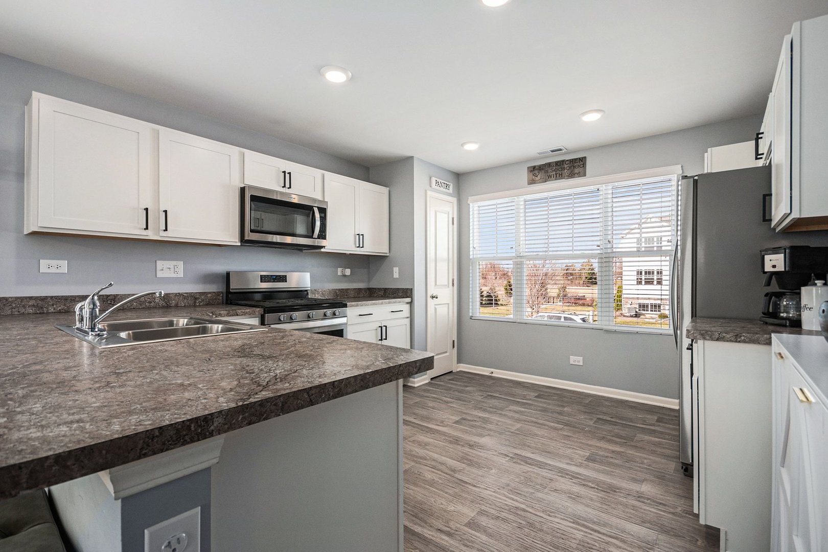 3825 Honeysuckle Lane Elgin, IL 60124 - Photo 4 of 18