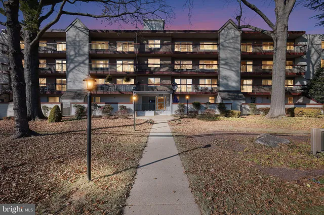$3,000 | 10320 Westlake Drive, Unit E103, Bethesda, MD 20817