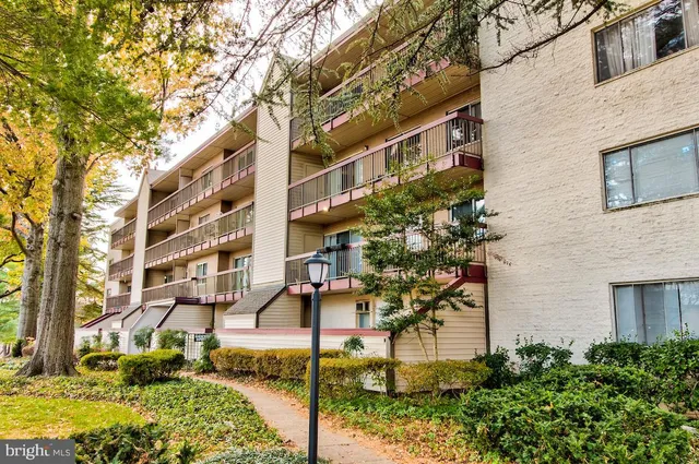 $3,000 | 10320 Westlake Drive, Unit E103, Bethesda, MD 20817