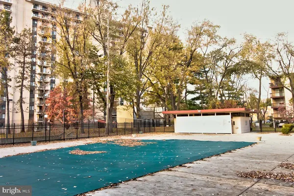 $2,800 | 10320 Westlake Drive, Unit 103, Bethesda, MD 20817