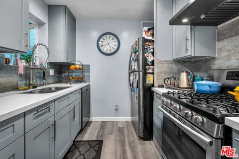 $495,000 | 18411 Hatteras Street, Unit 114, Tarzana, CA 91356