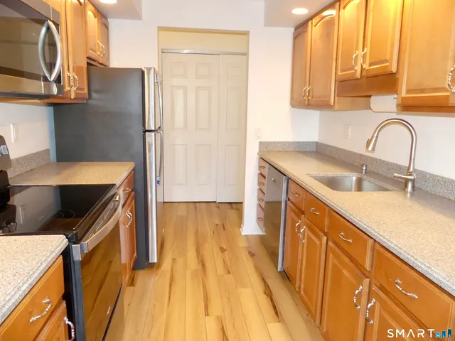 $2,900 | 50 Aiken Street, Unit 404, Norwalk, CT 06851