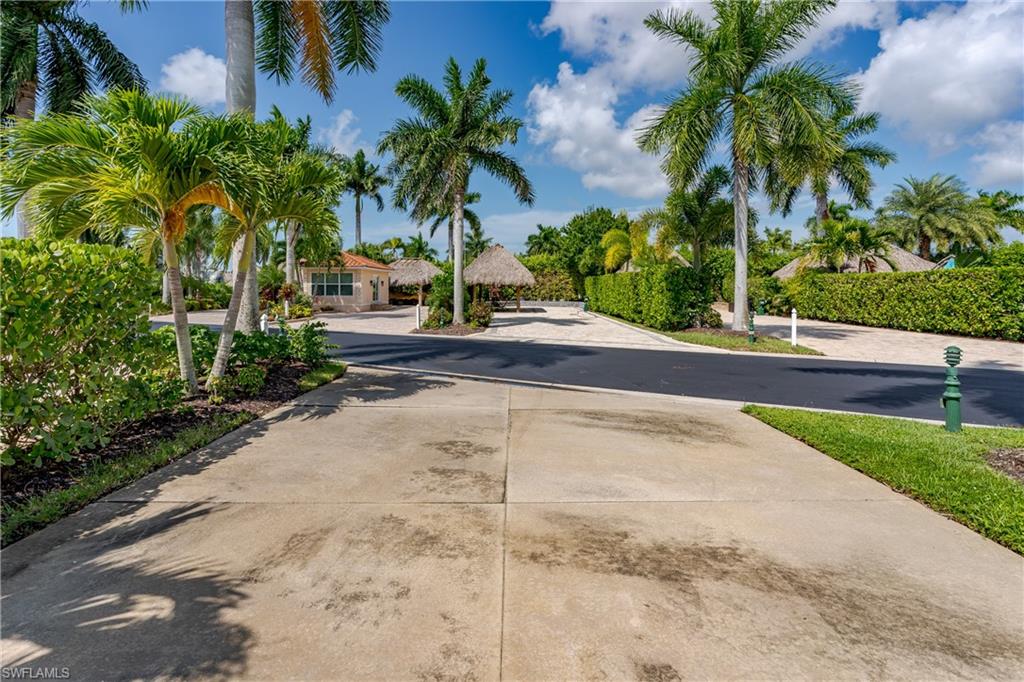 13562 Snapper Lane Naples, FL 34114 - Photo 15 of 32