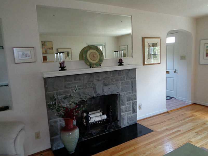 401 Locust Street Indiana, PA 15701 - Photo 5 of 25 Living Room.