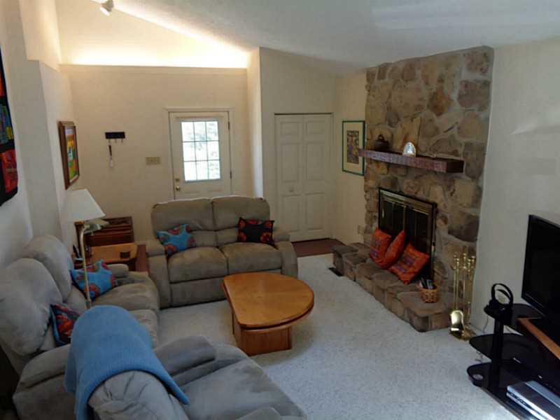 401 Locust Street Indiana, PA 15701 - Photo 7 of 25 Family Room.