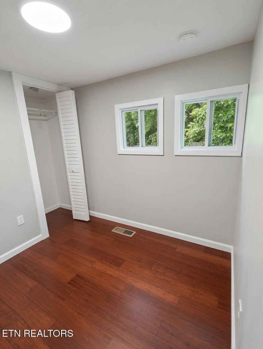 606 West Outer Drive Oak Ridge, TN 37830 - Photo 32 of 32 Bedroom 3