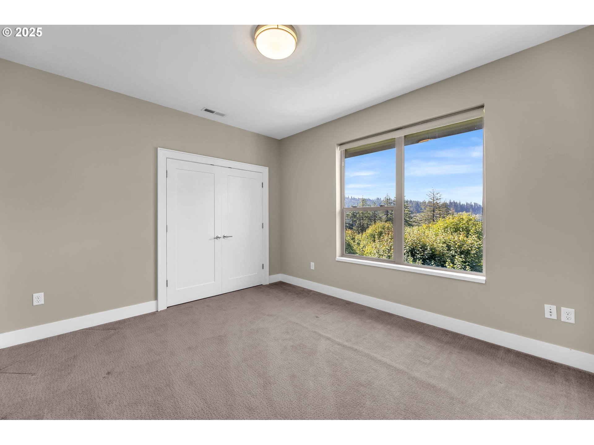 4645 North Adams Street Camas, WA 98607 - Photo 33 of 48 an empty room with window