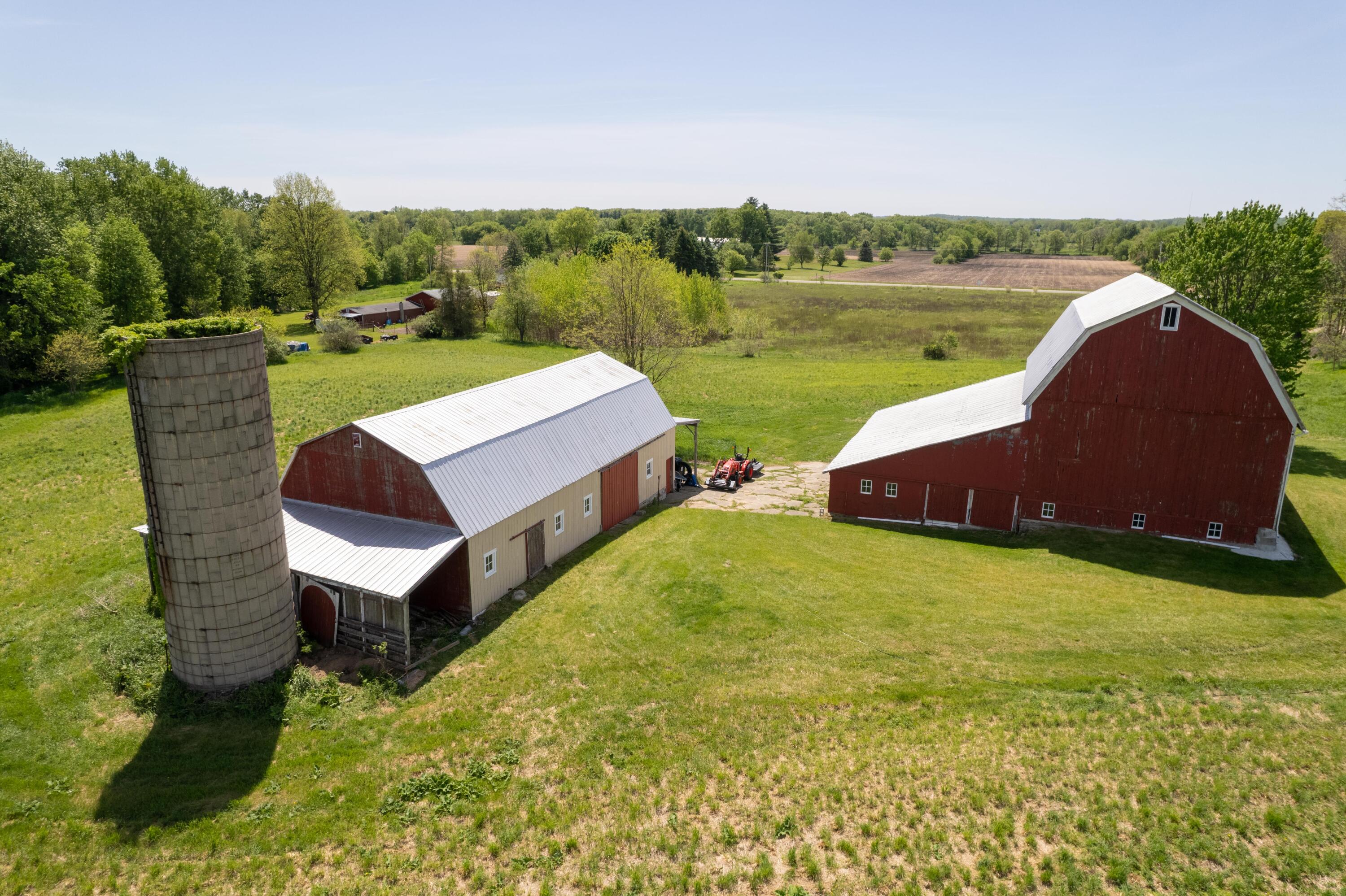 15610 Arnold Road Gregory, MI 48137 - Photo 81 of 90 Drone barns