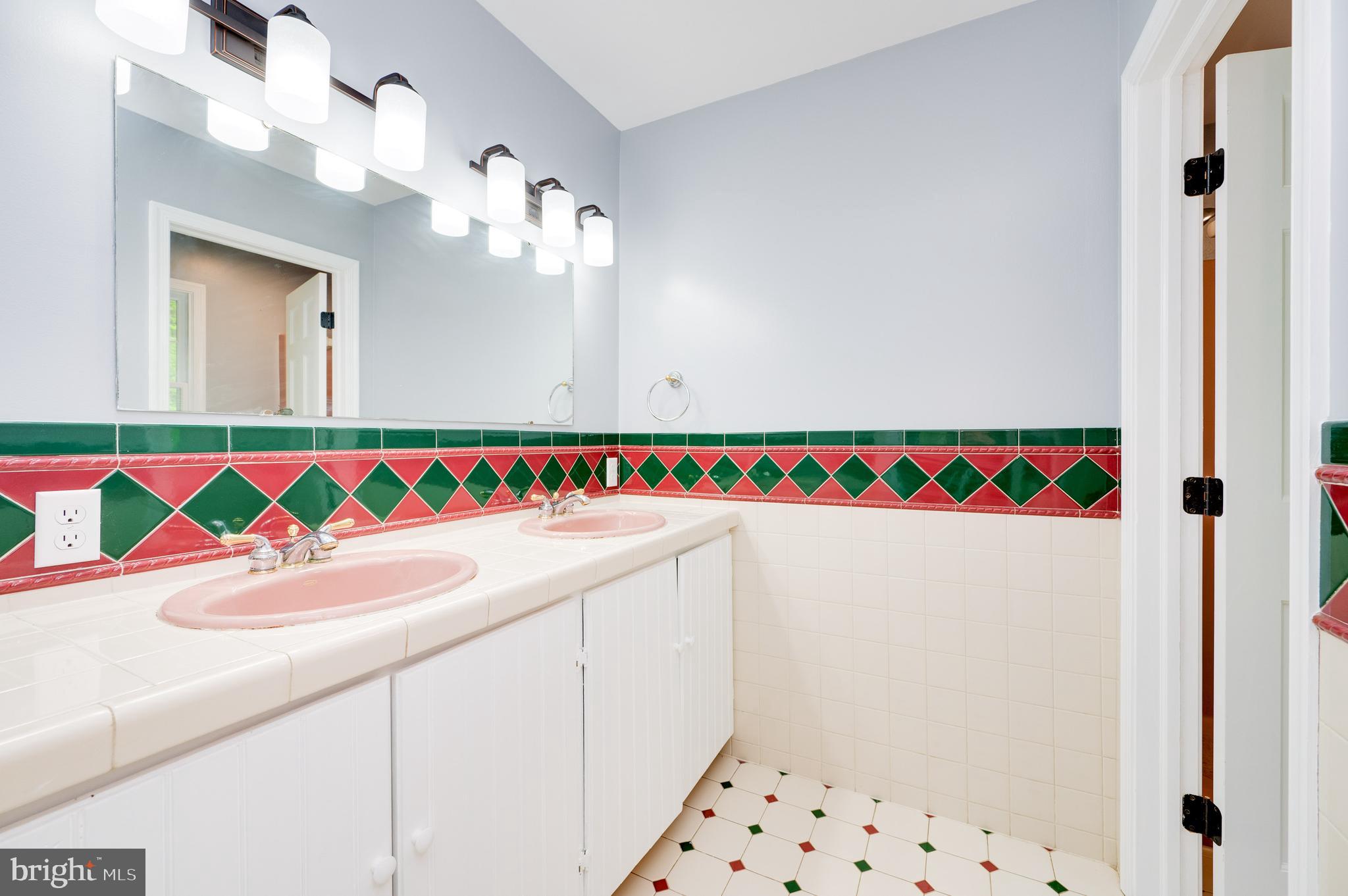 33 Edgewood Road Boyertown, PA 19512 - Photo 34 of 53 Primary Bathroom