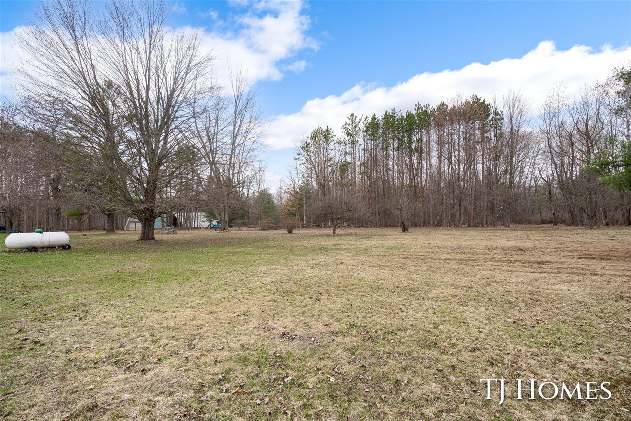 5818 East Sternberg Road Fruitport, MI 49415 - Photo 37 of 45