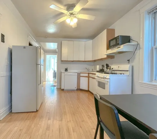 $2,500 | 2442 North Ashland Avenue, Unit 3, Chicago, IL 60614