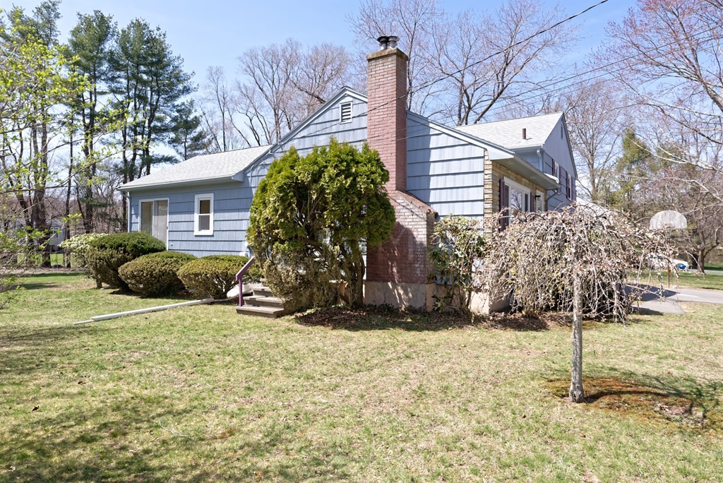 29 Shaw Farm Road Holliston, MA 01746 - Photo 3 of 37 Gallery Image 3