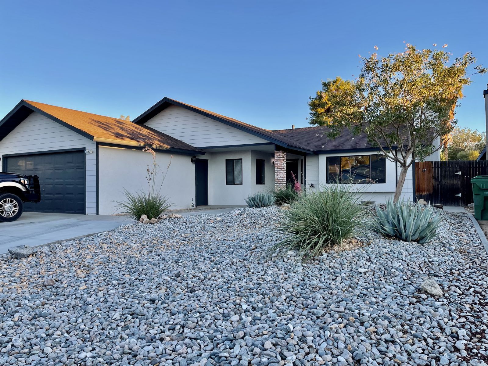 633 Ginger Avenue Ridgecrest, CA 93555 - Photo 2 of 20