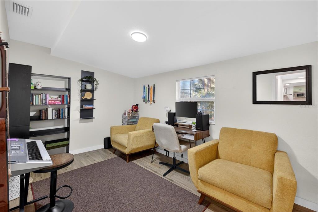 4233 Vinson Road Lakeland, FL 33810 - Photo 19 of 38 a living room with furniture