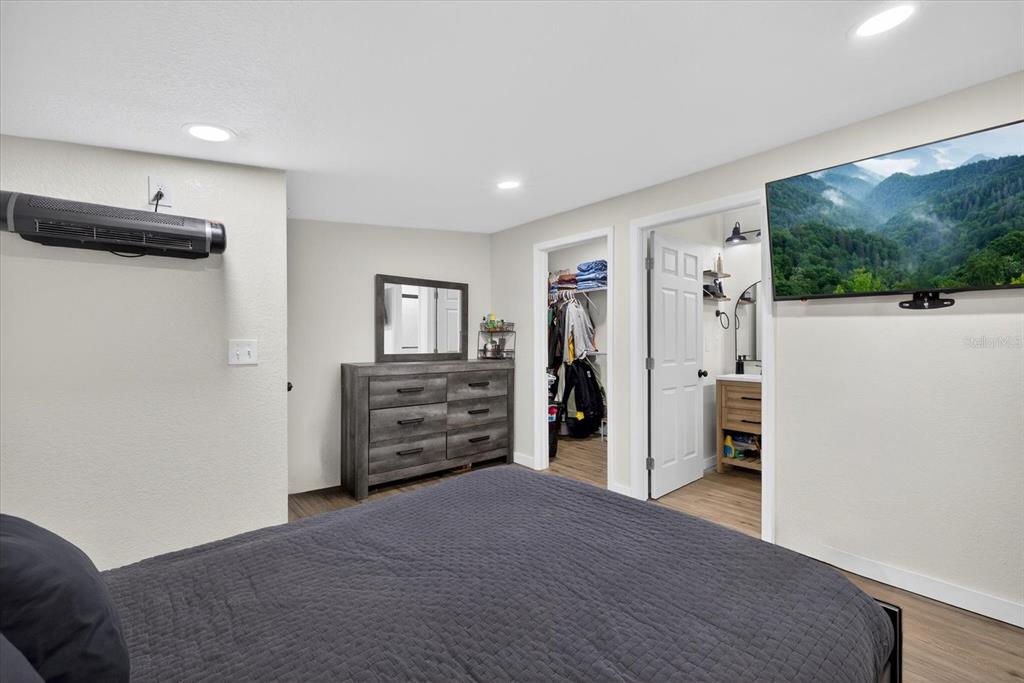 4233 Vinson Road Lakeland, FL 33810 - Photo 25 of 38 a view of a livingroom with a furniture