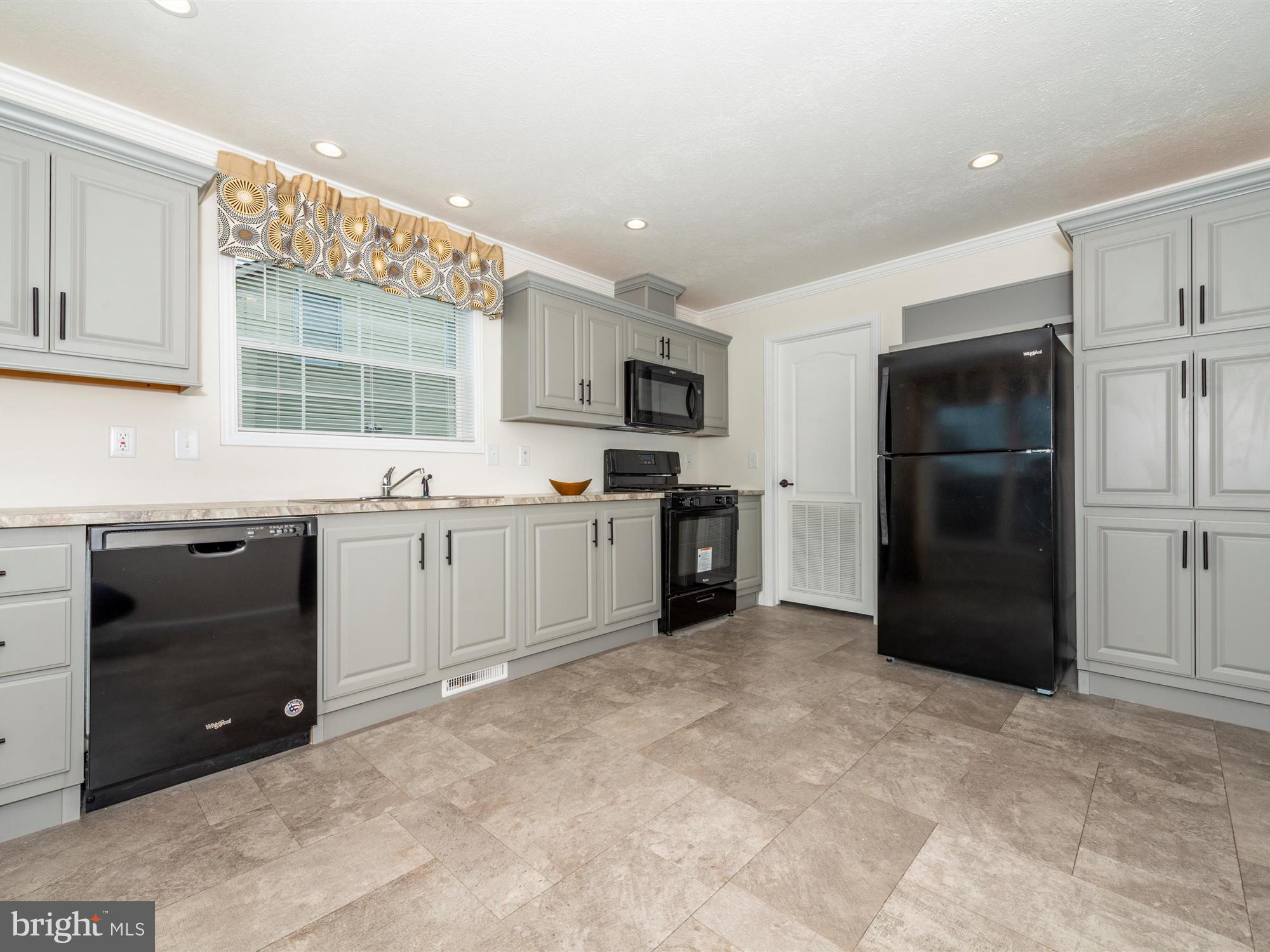 2488 Manor Road York, PA 17408 - Photo 9 of 22
