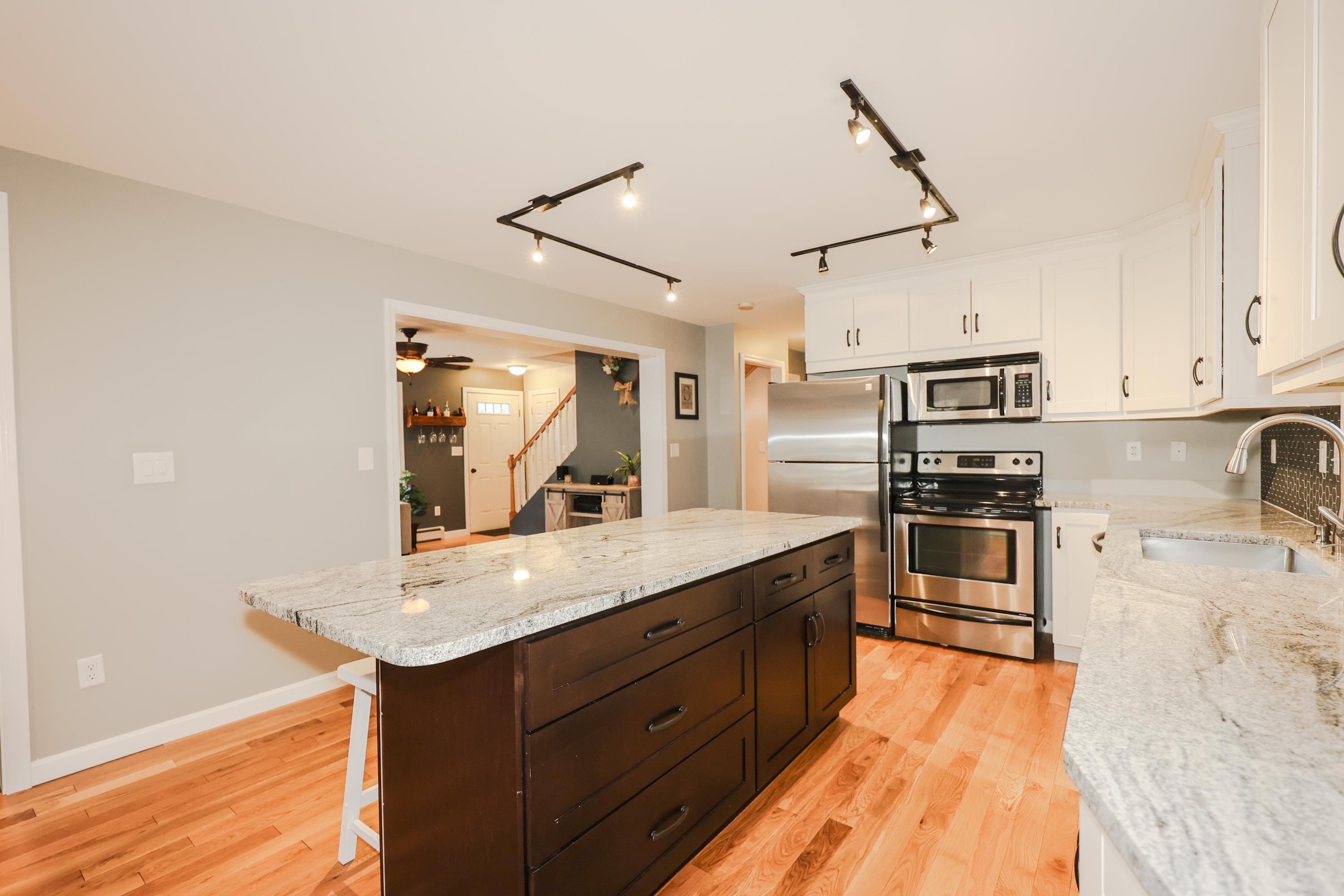 63 Olde Bridge Lane Epping, NH 03042 - Photo 3 of 38