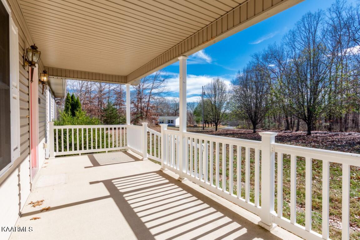 169 Robbins Road Crossville, TN 38572 - Photo 3 of 46 169 Robbins Rd-36 (Medium)