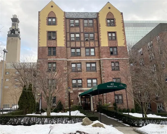$2,300 | 42 Barker Avenue, Unit 4C, White Plains, NY 10601
