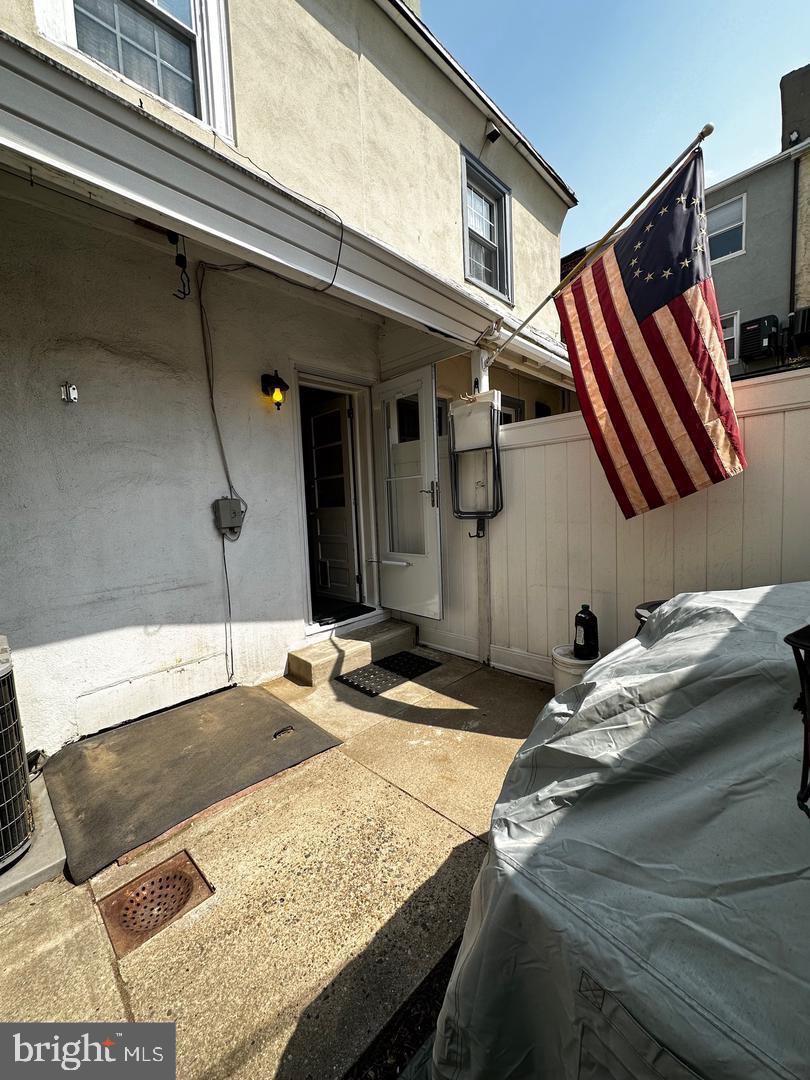 810 South Howard Street Philadelphia, PA 19147 - Photo 21 of 21 a bedroom with a bed and a dresser