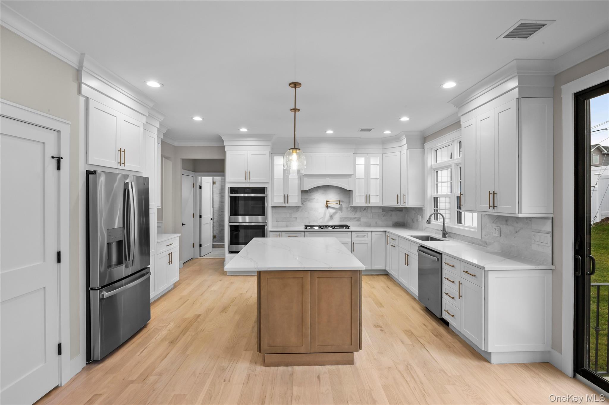 21 Devon Road Bethpage, NY 11714 - Photo 10 of 41