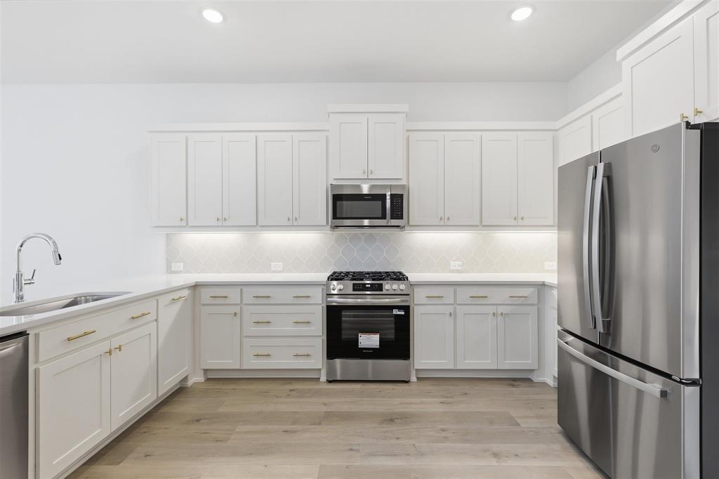 1317 Rooted Road Frisco, TX 75033 - Photo 10 of 34