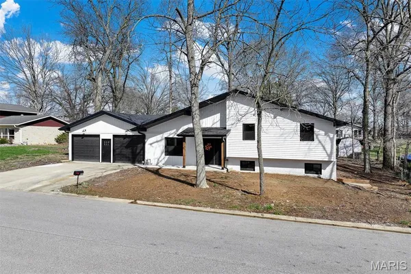 $369,900 | 436 North Olive Street, Trenton, IL 62293