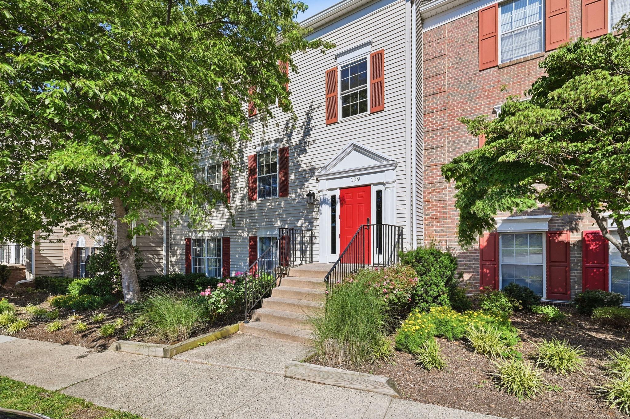 109 Fort Evans Road Southeast, Unit C Leesburg, VA 20175 - Photo 1 of 20 Exterior