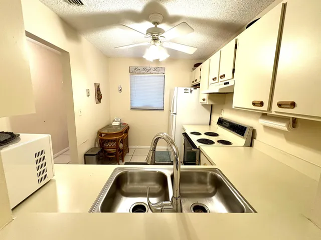 $2,000 | 9485 Boca Cove Circle, Unit 709, Boca Raton, FL 33428