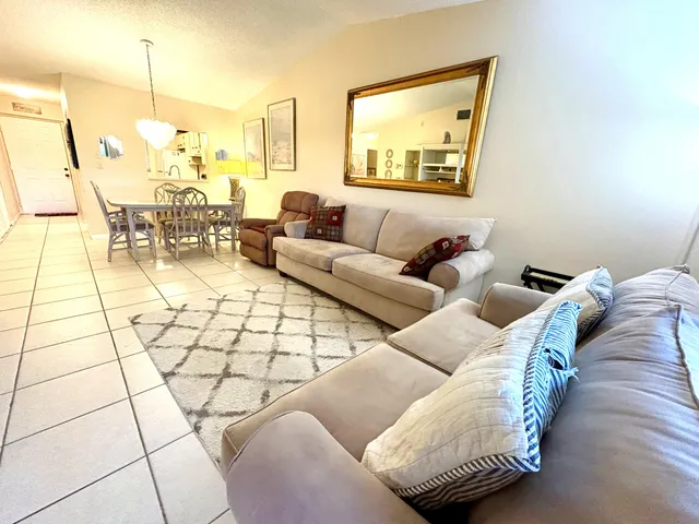 $2,000 | 9485 Boca Cove Circle, Unit 709, Boca Raton, FL 33428