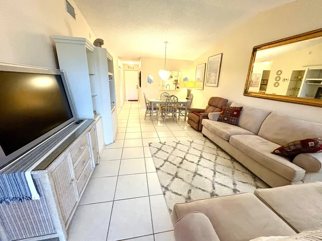 $2,000 | 9485 Boca Cove Circle, Unit 709, Boca Raton, FL 33428