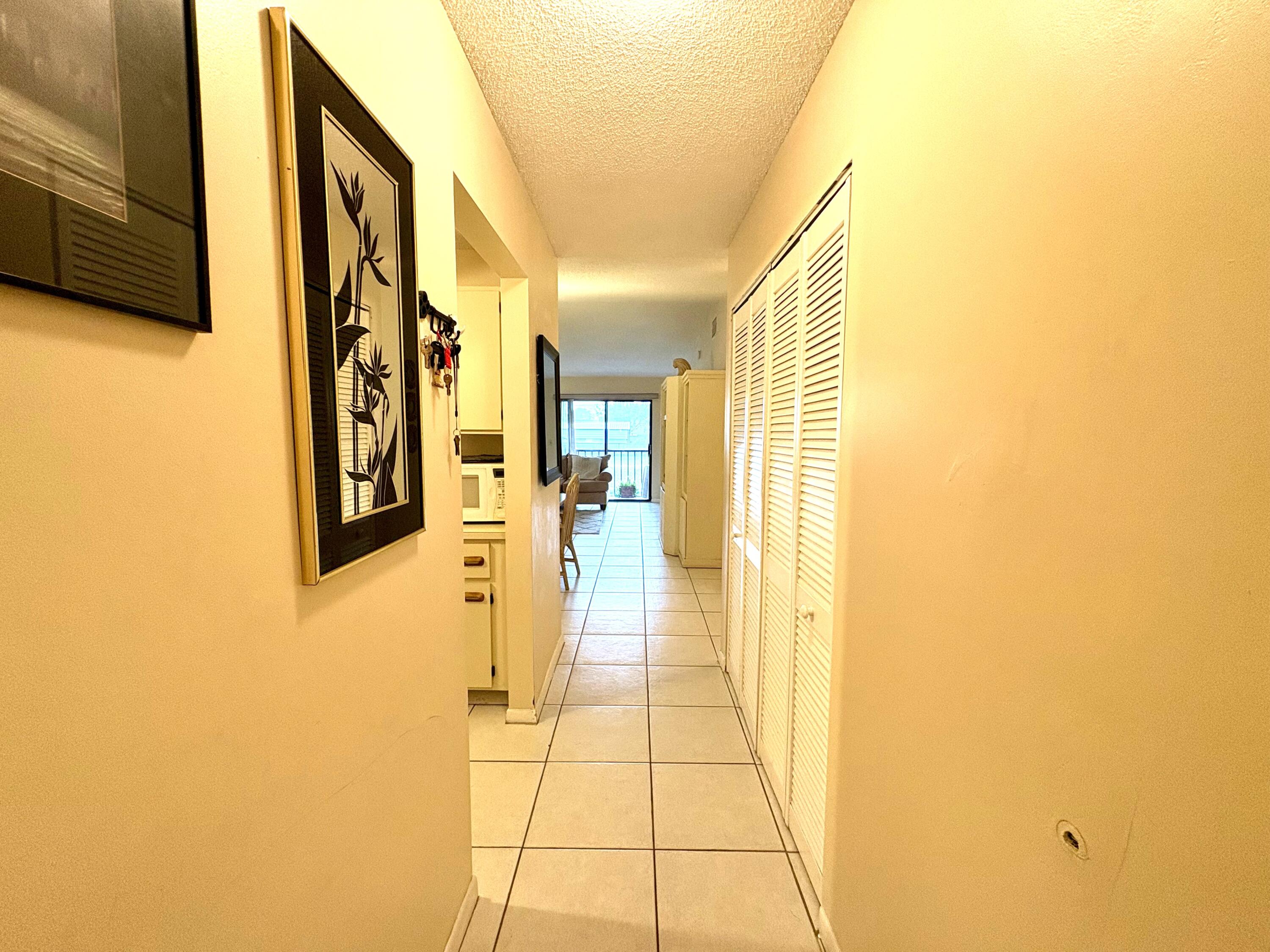 9485 Boca Cove Circle, Unit 709 Boca Raton, FL 33428 - Photo 7 of 42 a view of a hallway with a bathroom