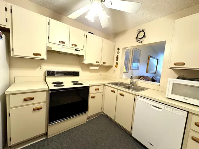 $2,000 | 9485 Boca Cove Circle, Unit 709, Boca Raton, FL 33428