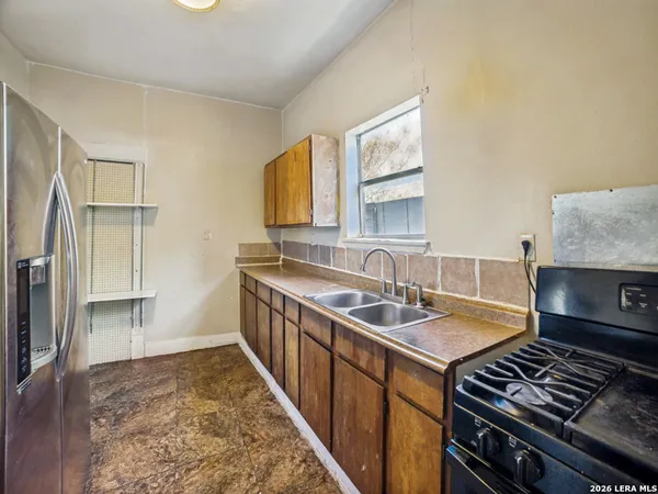 $1,950 | 923 Sunglo Drive, San Antonio, TX 78221