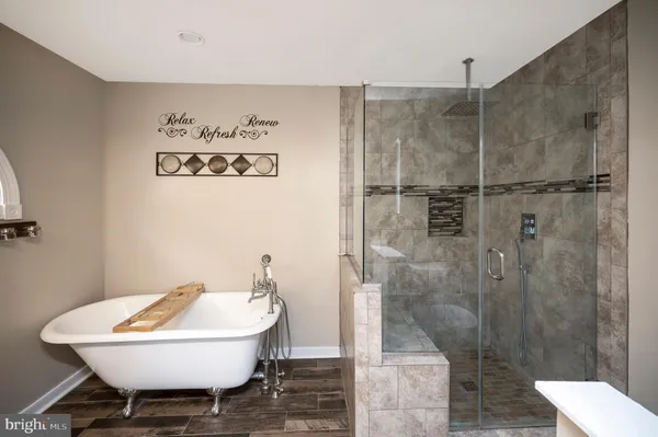 a view of a livingroom with a ceiling fan and window