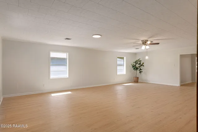 $195,000 | 711 North Deshotel Avenue, Kaplan, LA 70548