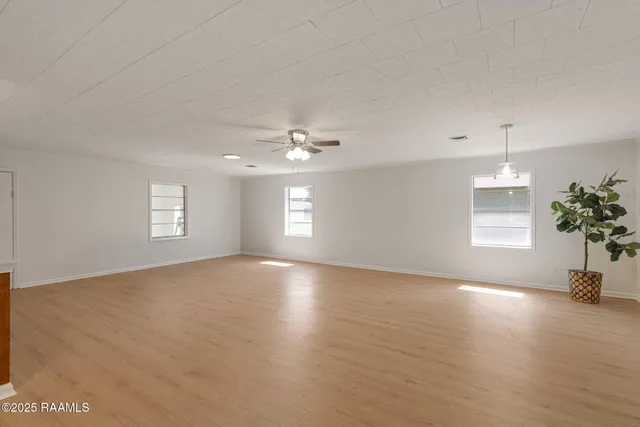 $195,000 | 711 North Deshotel Avenue, Kaplan, LA 70548